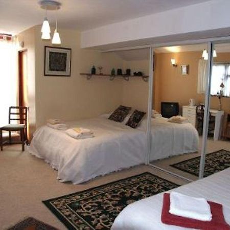 The Tudor Court Hotel Solihull Oda fotoğraf